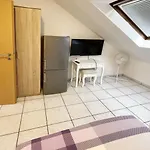 شقة Modern And In