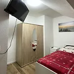 شقة Modern And In