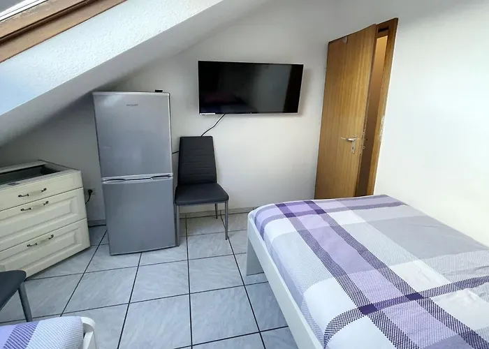 Modern And In דיסבורג